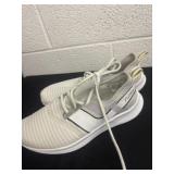 Ladies new balance tennis shoes 8.5