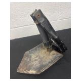 Foldable shovel