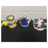 3 cute teapots