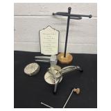 13ï¿½ hand towel rack, metal sign juicer and