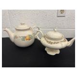 2 teapots