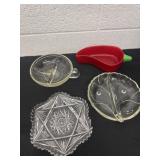 Pepper dish with glass dishes