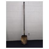 Spade and roof scraper shovels