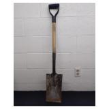 Trench shovel with a D handle