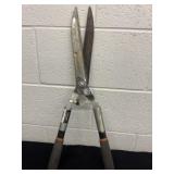 Grantor blade hedge cutter