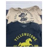 2 med Yellowstone shirts