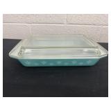 vintage Pyrex 2-quart 'Space Saver' casserole