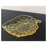 7ï¿½ vintage Anchor Hocking nut dish has rough