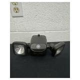 Battery powered motion led flood light
