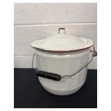 9ï¿½x11ï¿½ vintage white and red pot enamel