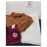 Table cloth, bath Matt and towel
