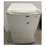 Magic Chef Fridge wheels not included 33x19x21
