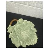 9ï¿½ vintage ceramic leaf dish