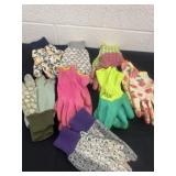 8 pairs of womenï¿½s gloves med