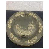 Federal Glass depression glass plate features the