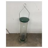 Droll Yankee Feeder 24in doesnï¿½t stand