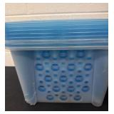 8 plastic baskets some are broken