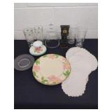 Large group of vintage items including a