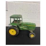 9ï¿½ x7ï¿½ John Deere tractor