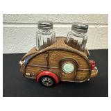 Trailer salt and pepper shaker