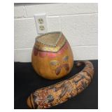 2 gourd decors