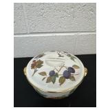 6ï¿½ Royal Worcester Evesham Gold covered casserole