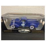 1:18 scale Road Signature diecast replica of a