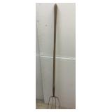 4 tang pitchfork