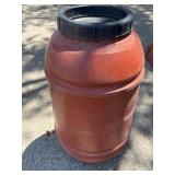 55 gallon rain barrel with brass drainage fitting