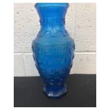 10ï¿½ vibrant blue pressed glass vase