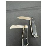 2 pocket knifes