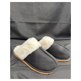 New women's 8/9 black slippers