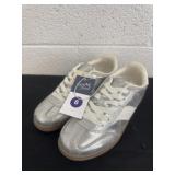 Size 6 universal thread shoes nwt
