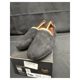 New size 8.5 loafers