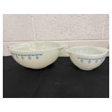 vintage Pyrex 'Snowflake Blue' Pyrex 6ï¿½ and 9ï¿½