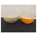 2 pyrex bowls