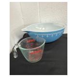 10.5ï¿½ Pyrex mixing bowl with Pyrex measuring cup