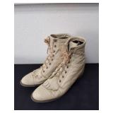 Size 10 vintage bone color lace up very soft