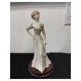 11ï¿½ vintage 1984 Pucci Arnart porcelain Victorian