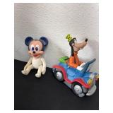 Plastic goofy bank and micky mouse