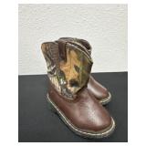 Size 6 camo kids boots