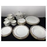 32pc Windsor pattern by Coalport, featuring a