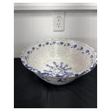 14ï¿½ white and blue spongeware ceramic bowl