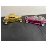2 metal model cars one is missing wheel