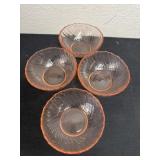 Four 5ï¿½ a vintage Arcoroc France pink swirl glass
