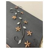 28ï¿½ metal floral wall piece