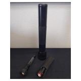 Box of three working flashlights