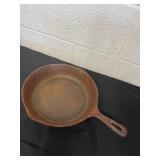 10.5ï¿½ cast iron skillet