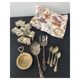 Pillow cover, napkin rings, strainer and dinner