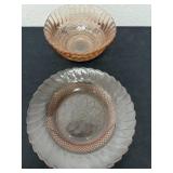9ï¿½ and 7ï¿½ vintage pink glass plate and a pink